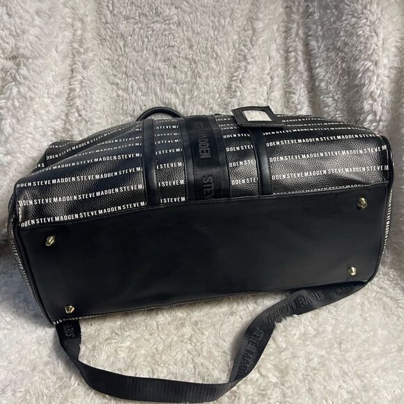 Steve Madden Synthetic Monochrome Logo Duffel Bag/weekender bag. - Picture 8 of 16